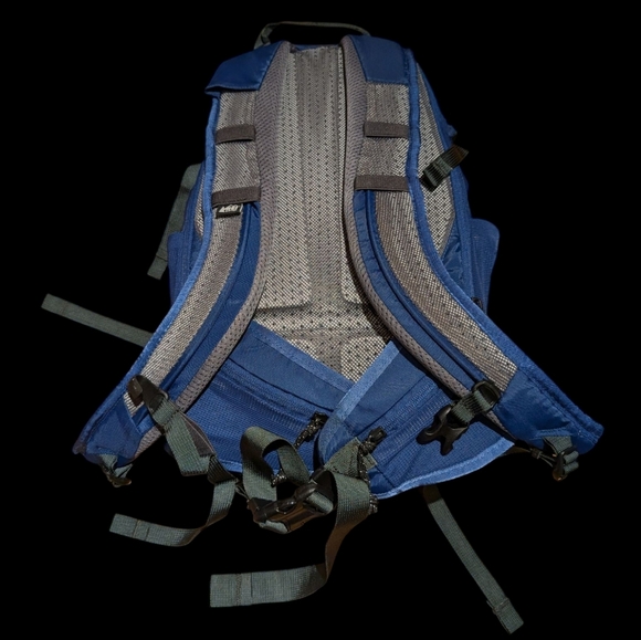 REI LINK HYDRO 15L / 2L BLADDER - DAY PACK, BACKPACK, BAG - Picture 4 of 10